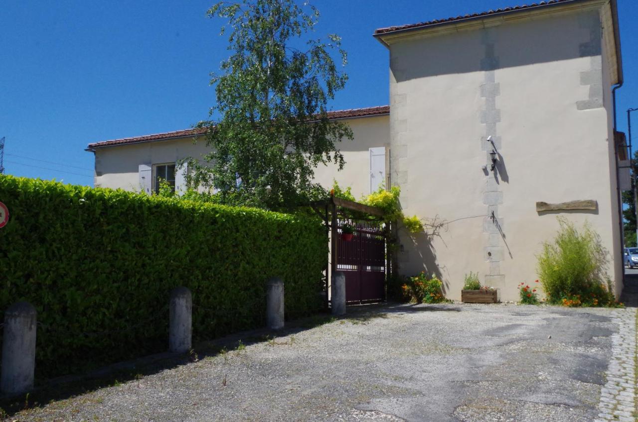 Courcelles  勒卡德朗索里拉旅馆酒店 外观 照片