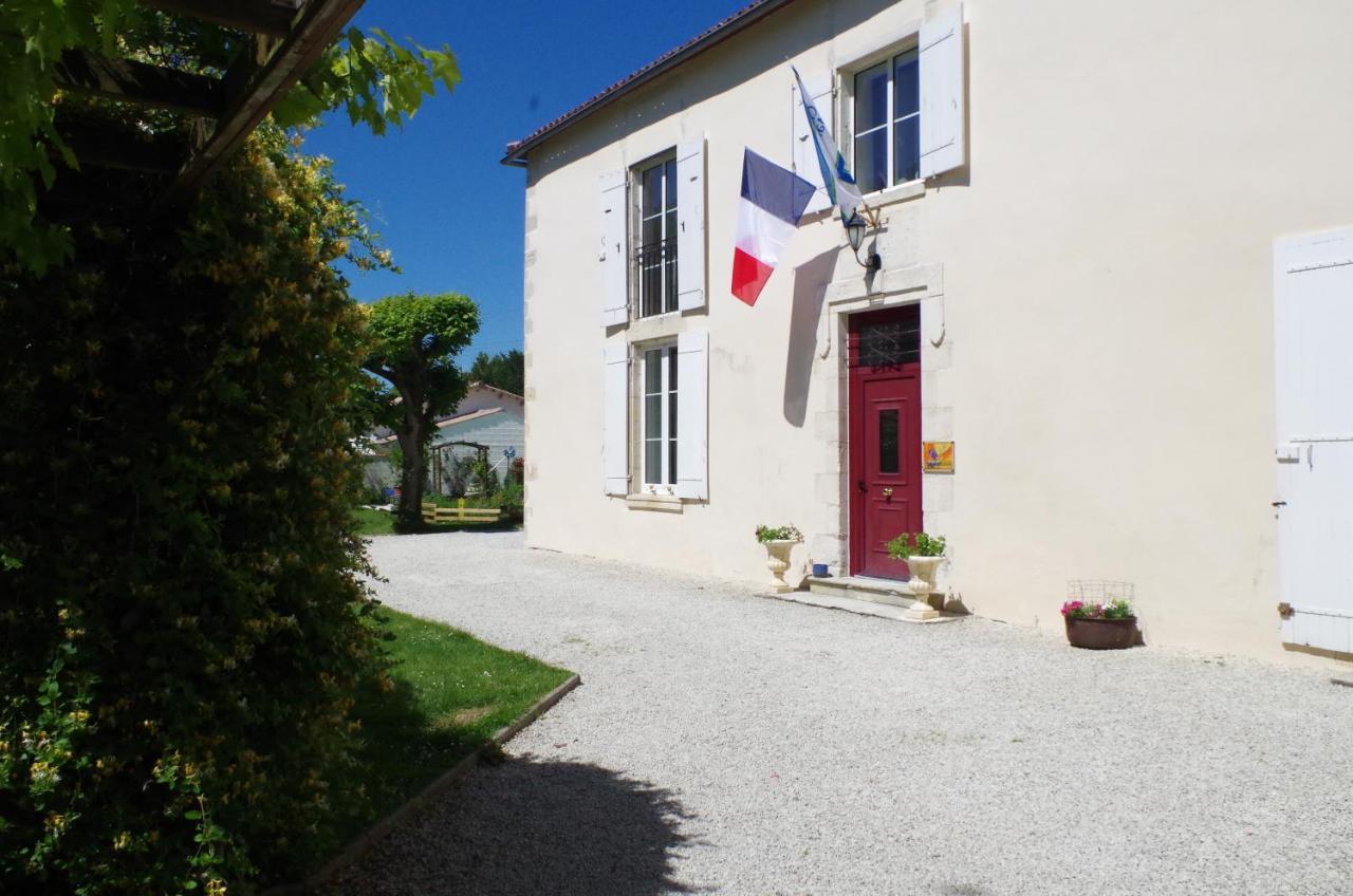 Courcelles  勒卡德朗索里拉旅馆酒店 外观 照片
